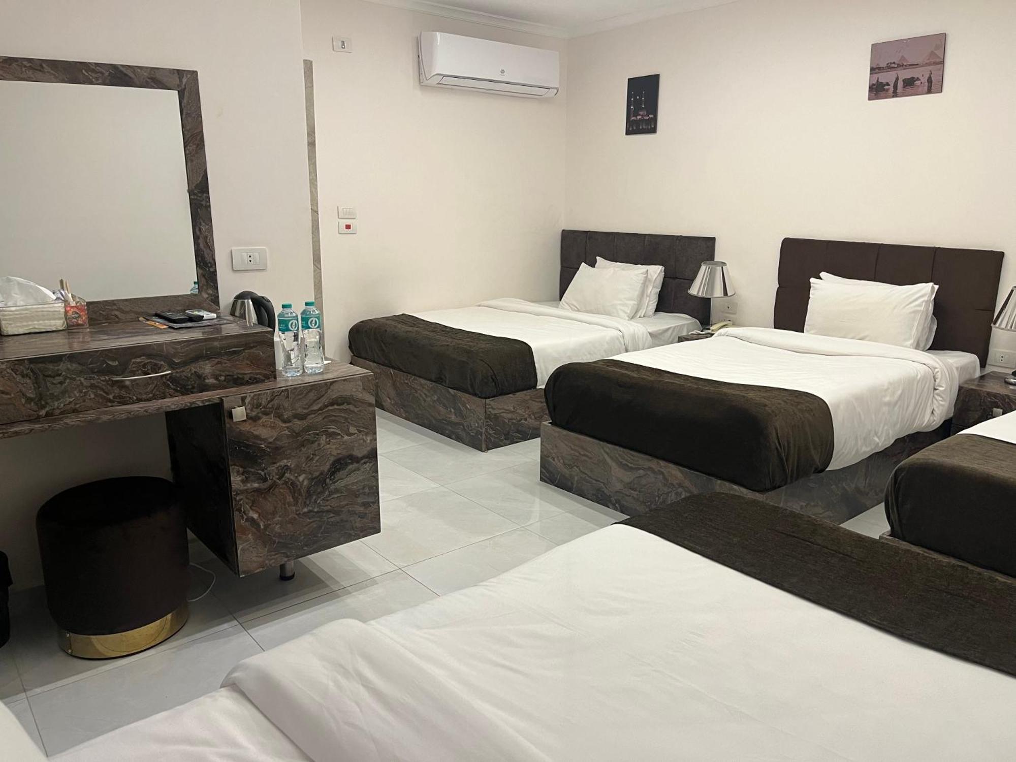 Shadow Pyramids Suites And Jacuzzi Kafrat al Jabal ภายนอก รูปภาพ