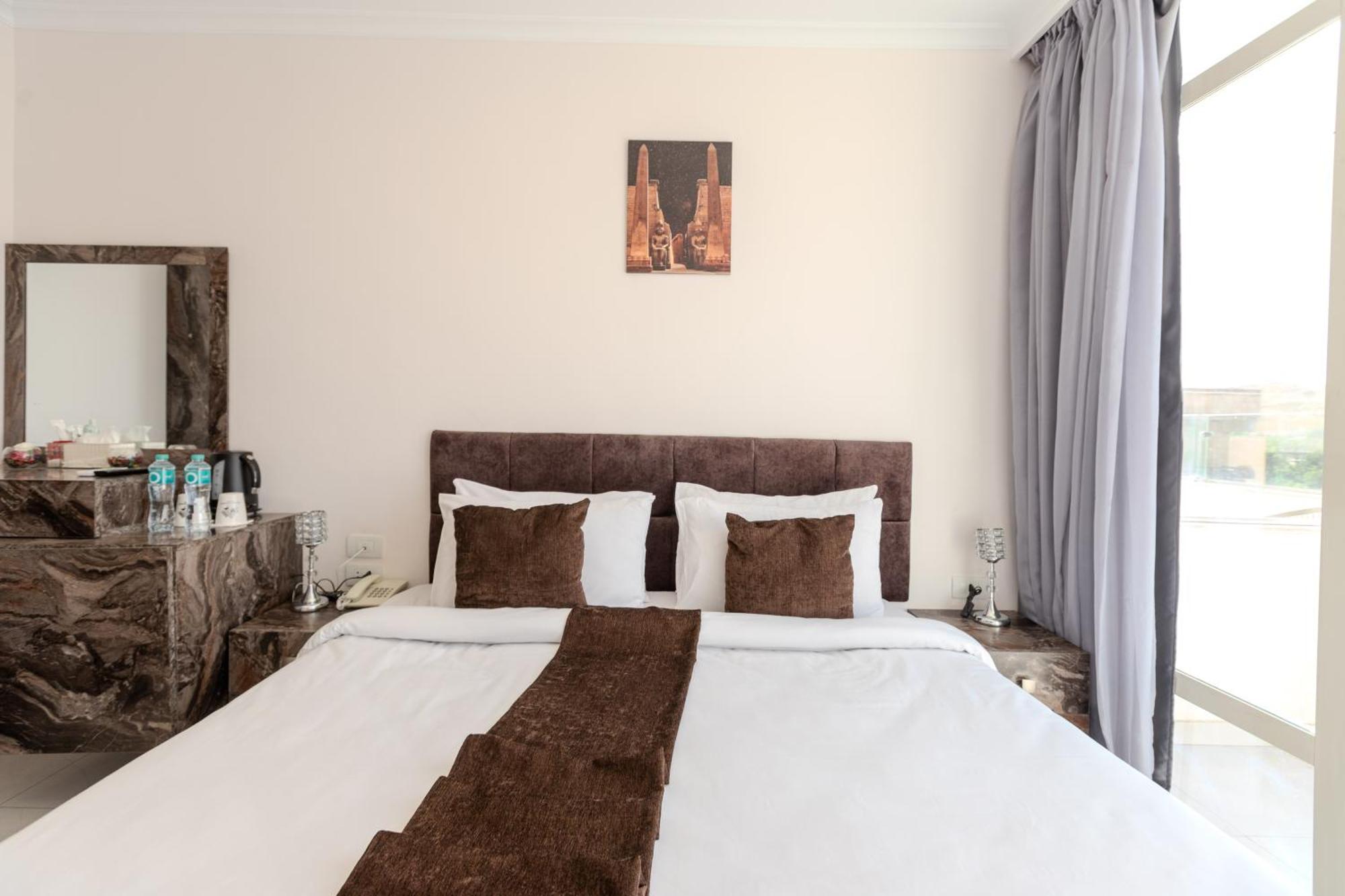 Shadow Pyramids Suites And Jacuzzi Kafrat al Jabal ภายนอก รูปภาพ